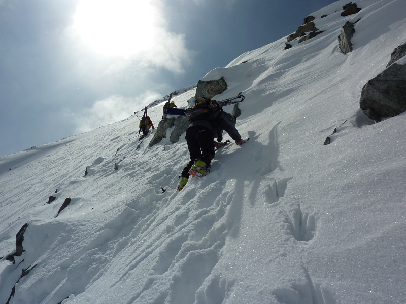 Passage rocheux sur l'arête