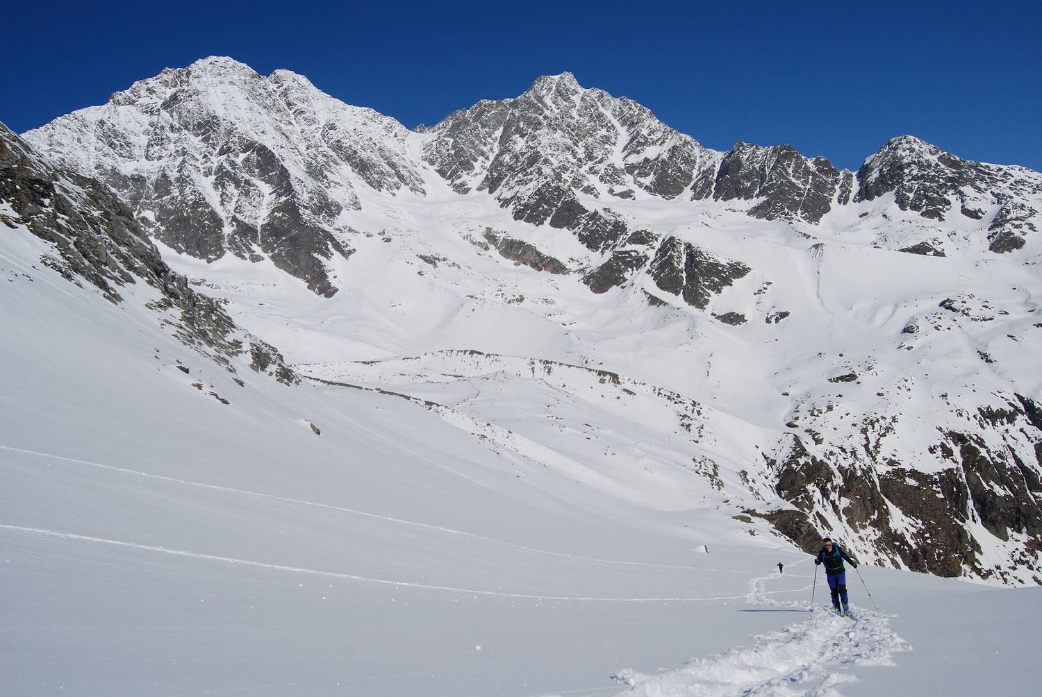 Da circa 2400 m il Lagginhorn 4010 m e Fletschhorn 3993 m