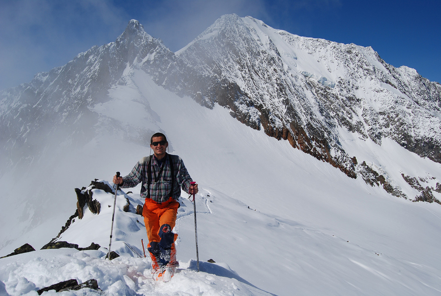 Io in cima al Tossenhorn 3225 m, con l'imponente Weissmies 4017 m alle spalle.