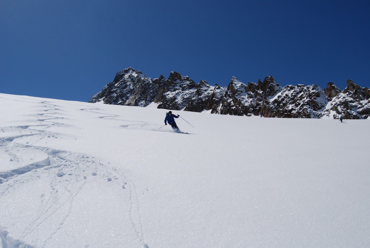Roberto in discesa sul Tällingletscher.