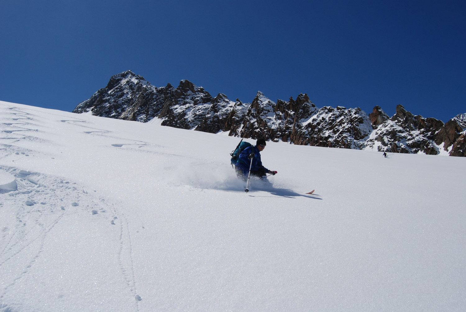 Roberto in discesa sul Tällingletscher.