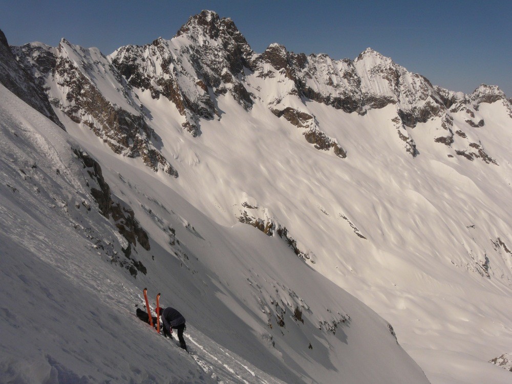 Au pied du couloir, face à la Tête de l'Etret