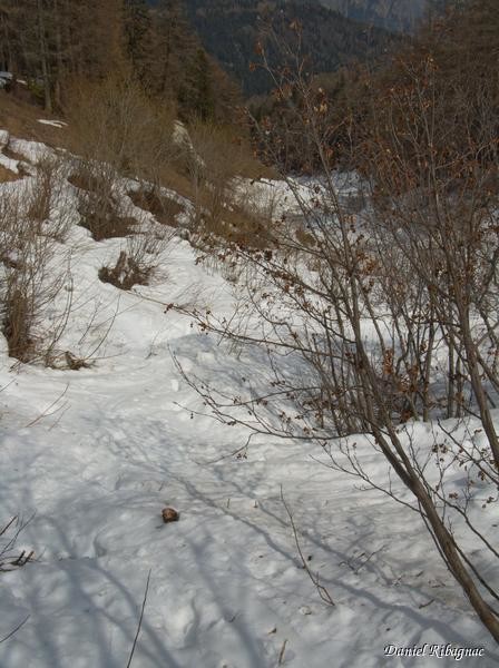 Après le col de Petit-Pré, gymkhana dans le couloir avant les pistes