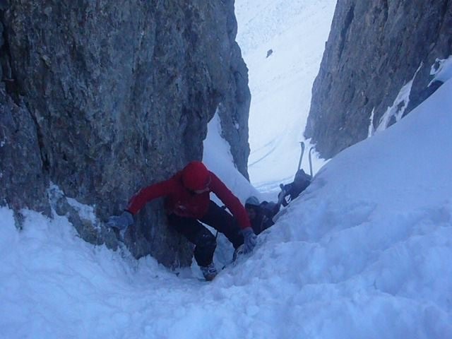 Petit pas d'escalade dans le couloir du bas de la Pointe des Cerces