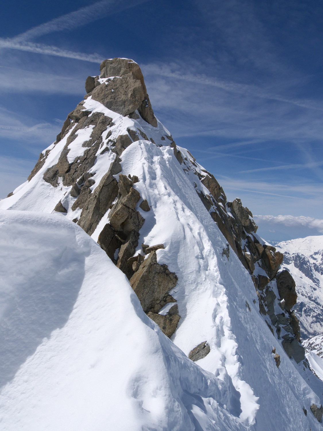 L'arête Forbes mène au sommet.