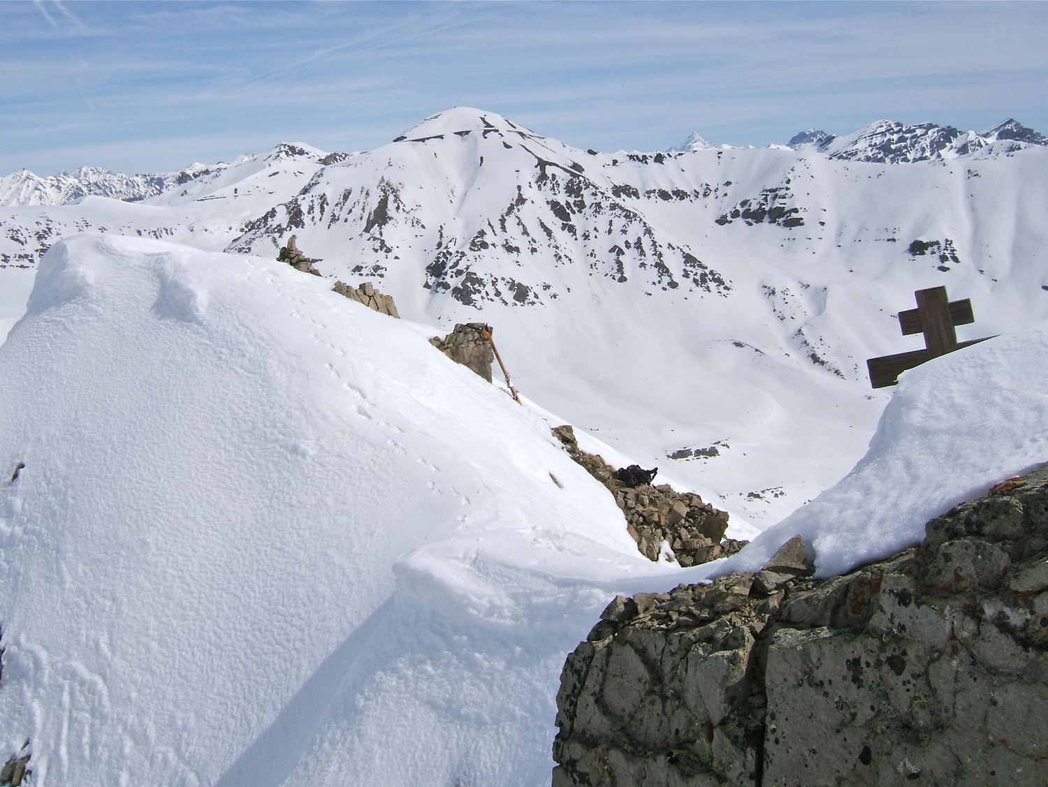 Mes skis avec la Cime de la Bonette.