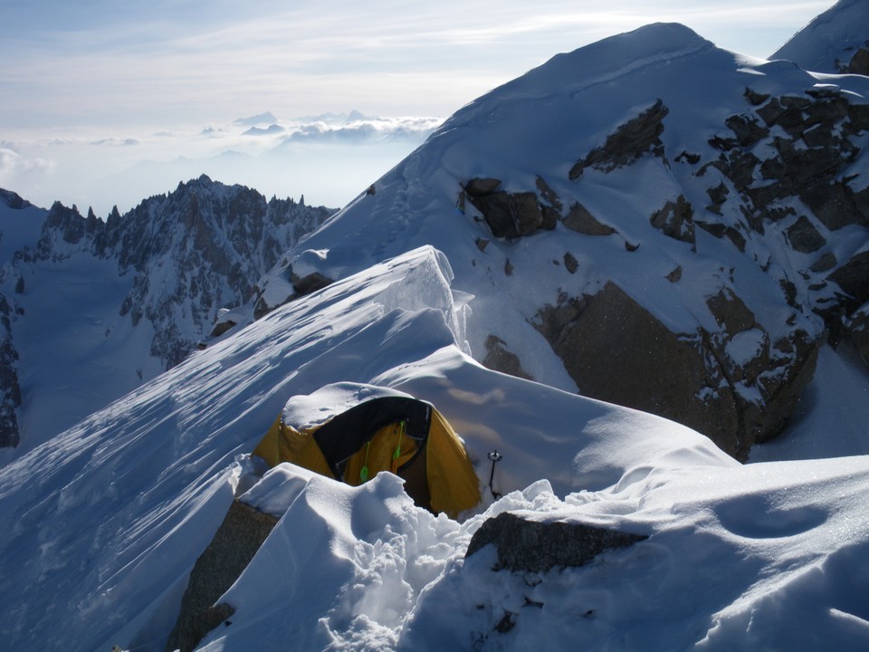 Le lendemain, emplacement de mon bivouac forcé... (sommet des Courtes)
