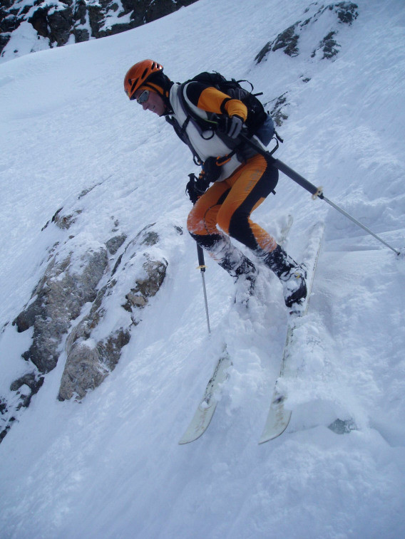 Pseudo skieur s'étant égaré dans un couloir trop étroit