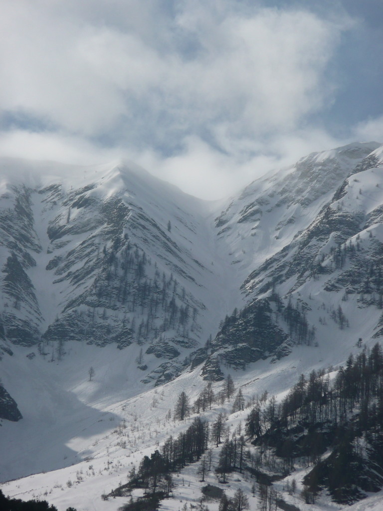 Cheval Blanc, couloir Nord vu du Bas.