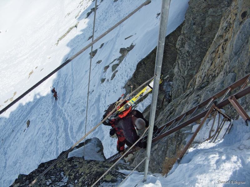 Début de la descente des échelles du Pas de Chèvres