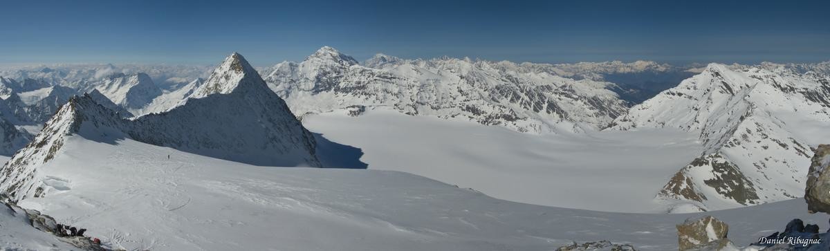 Vue panoramique en direction du glacier de Giétro