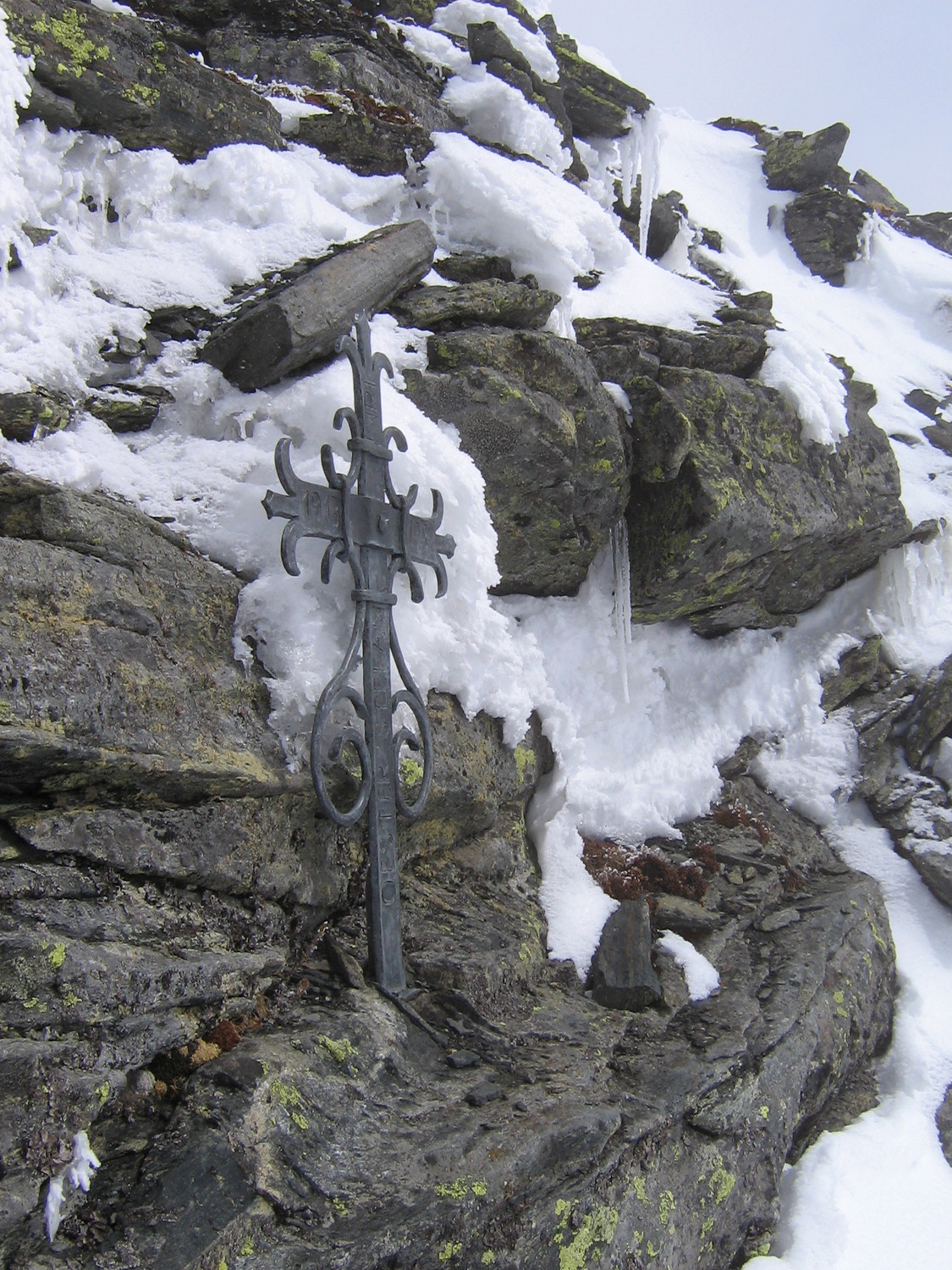 Croce sulla via della cresta