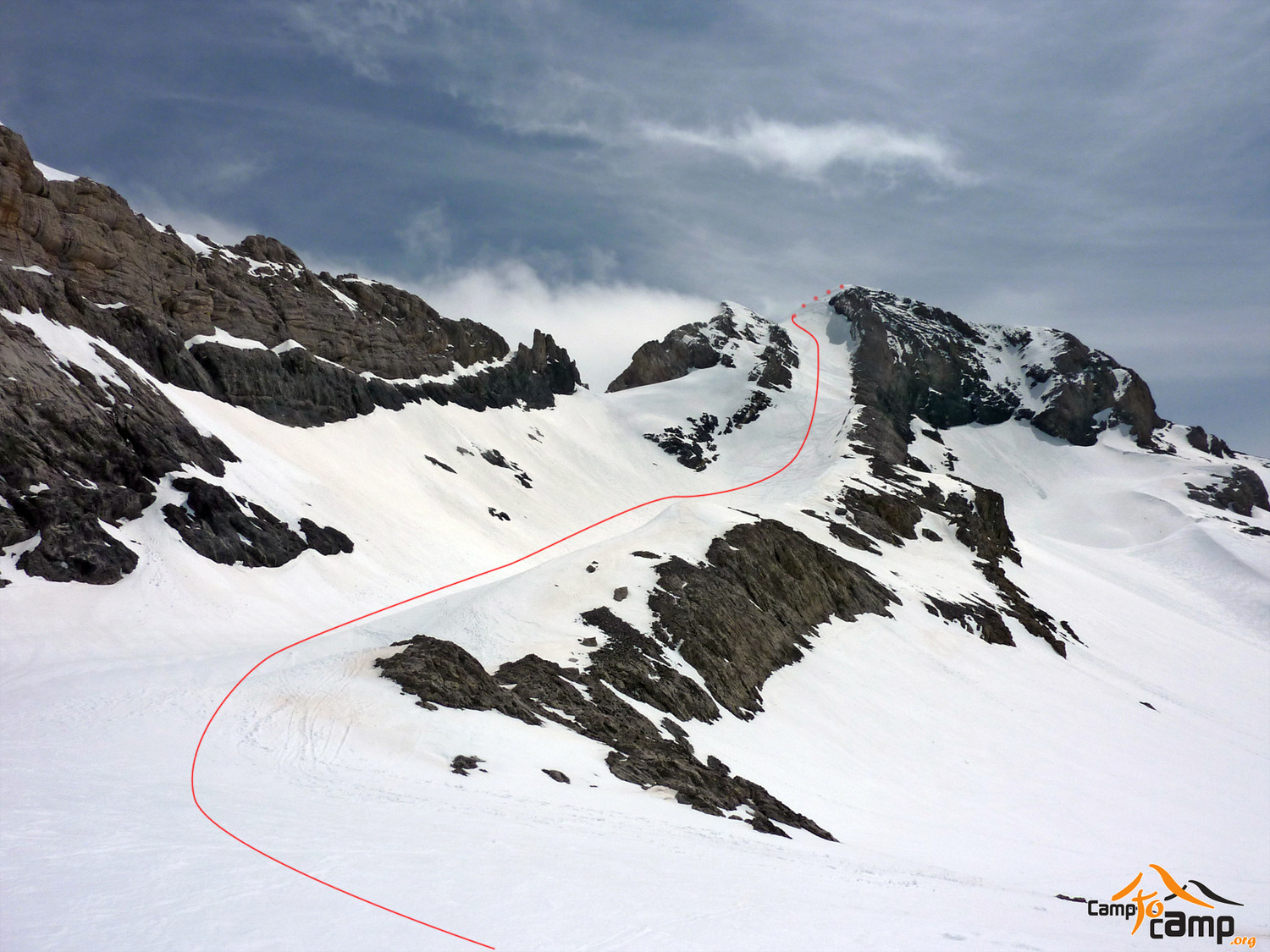 Couloir final menant à l'arête N du Mont Perdu depuis le lac glacé (sous le col du Cylindre)