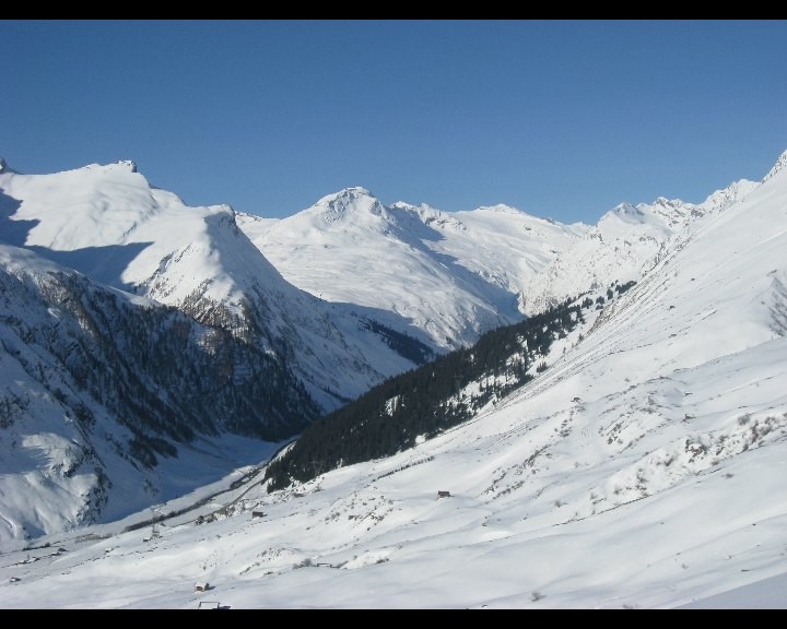 Fond de la vallée du Rheinwald