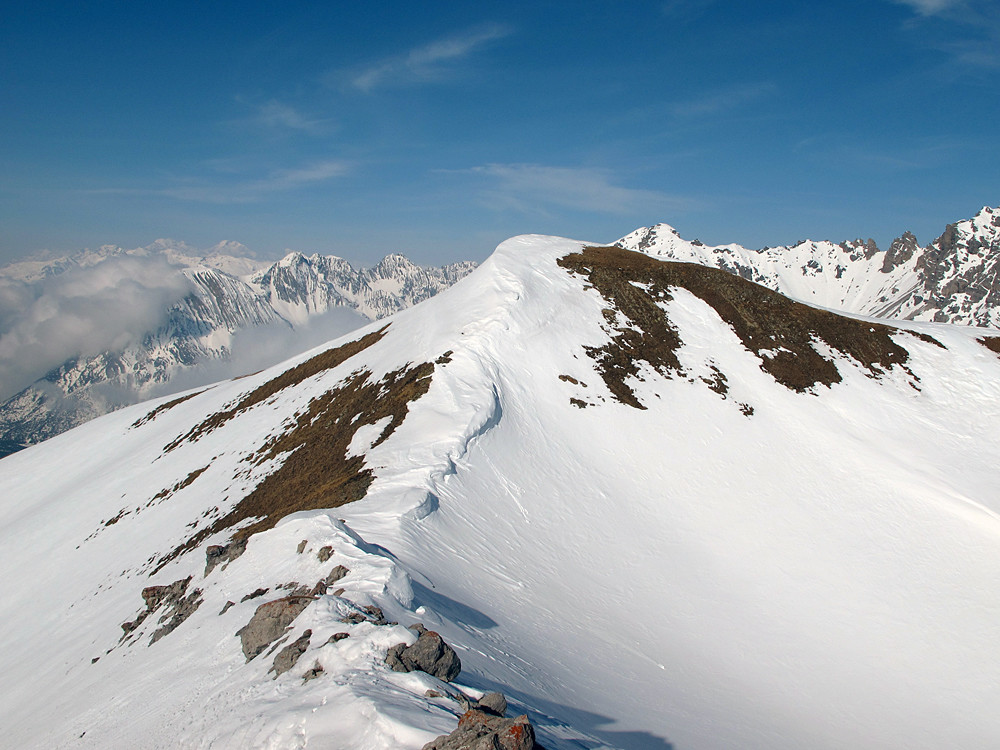 la vetta del Monte Pedenolo, vista dall'anticima orientale