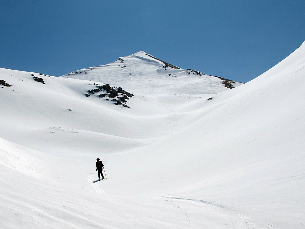 il ripido versante NW della quota 2912 m