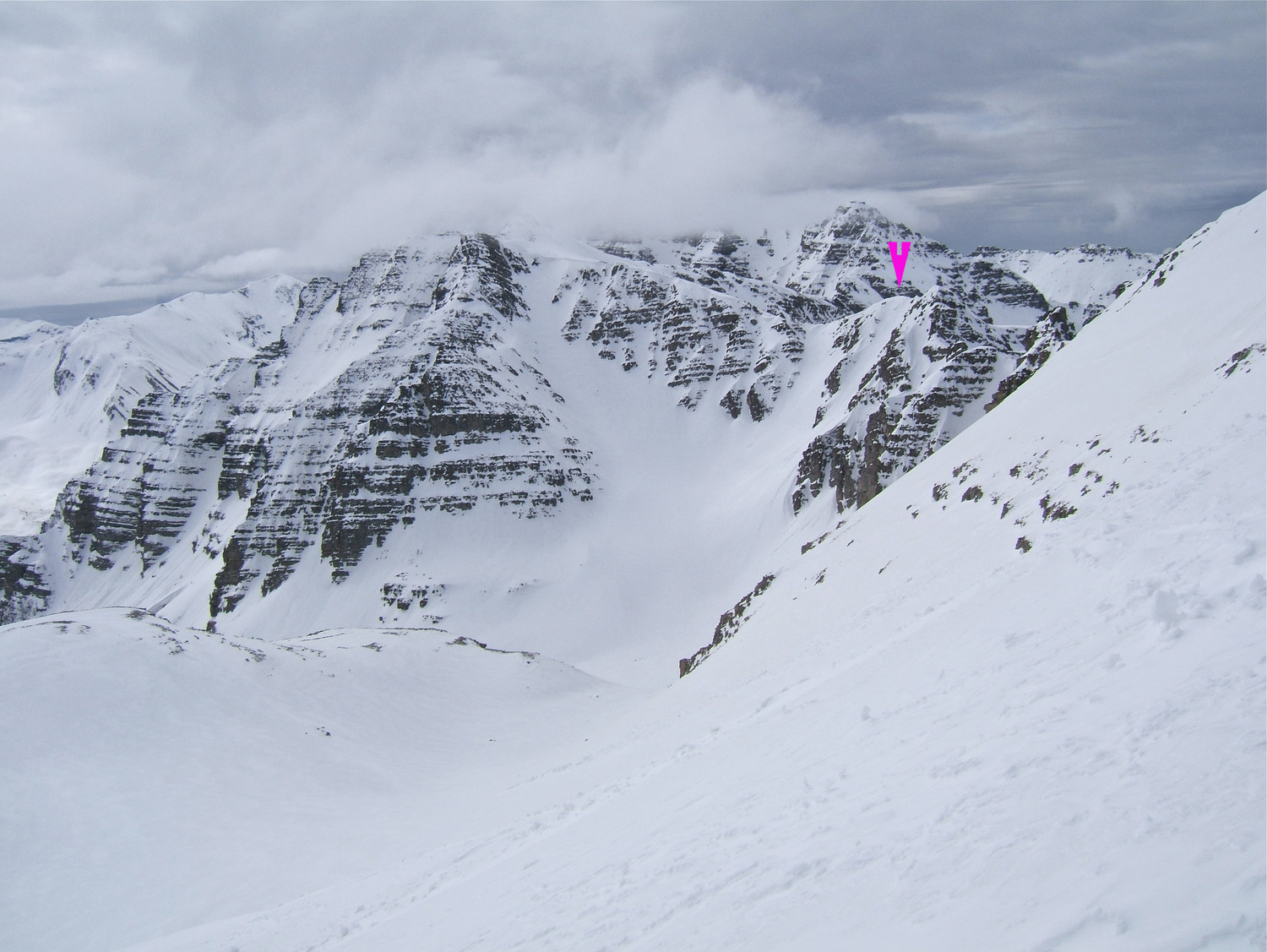De la pente sommitale de la Sanguinière vue sur le Couloir que j'ai pris.