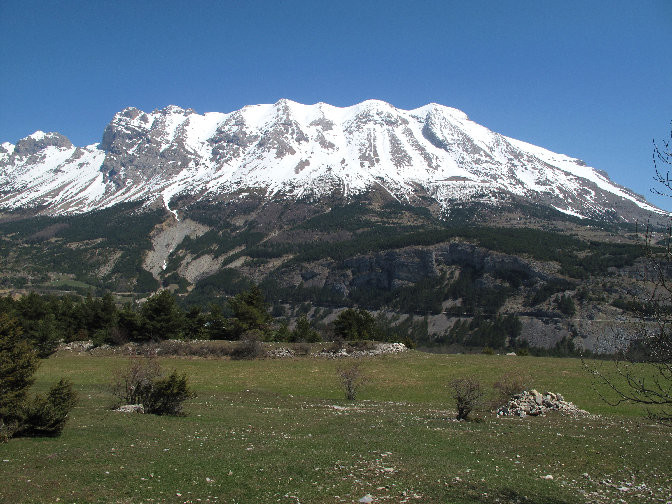 Vue générale de la partie sud de la Montagne de Faraut