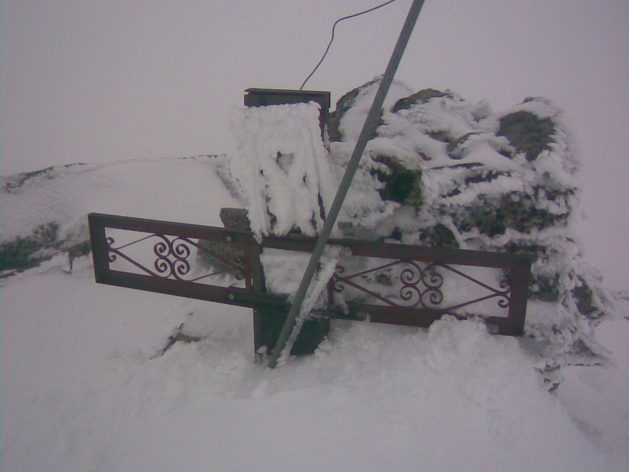 au sommet dans le brouillard