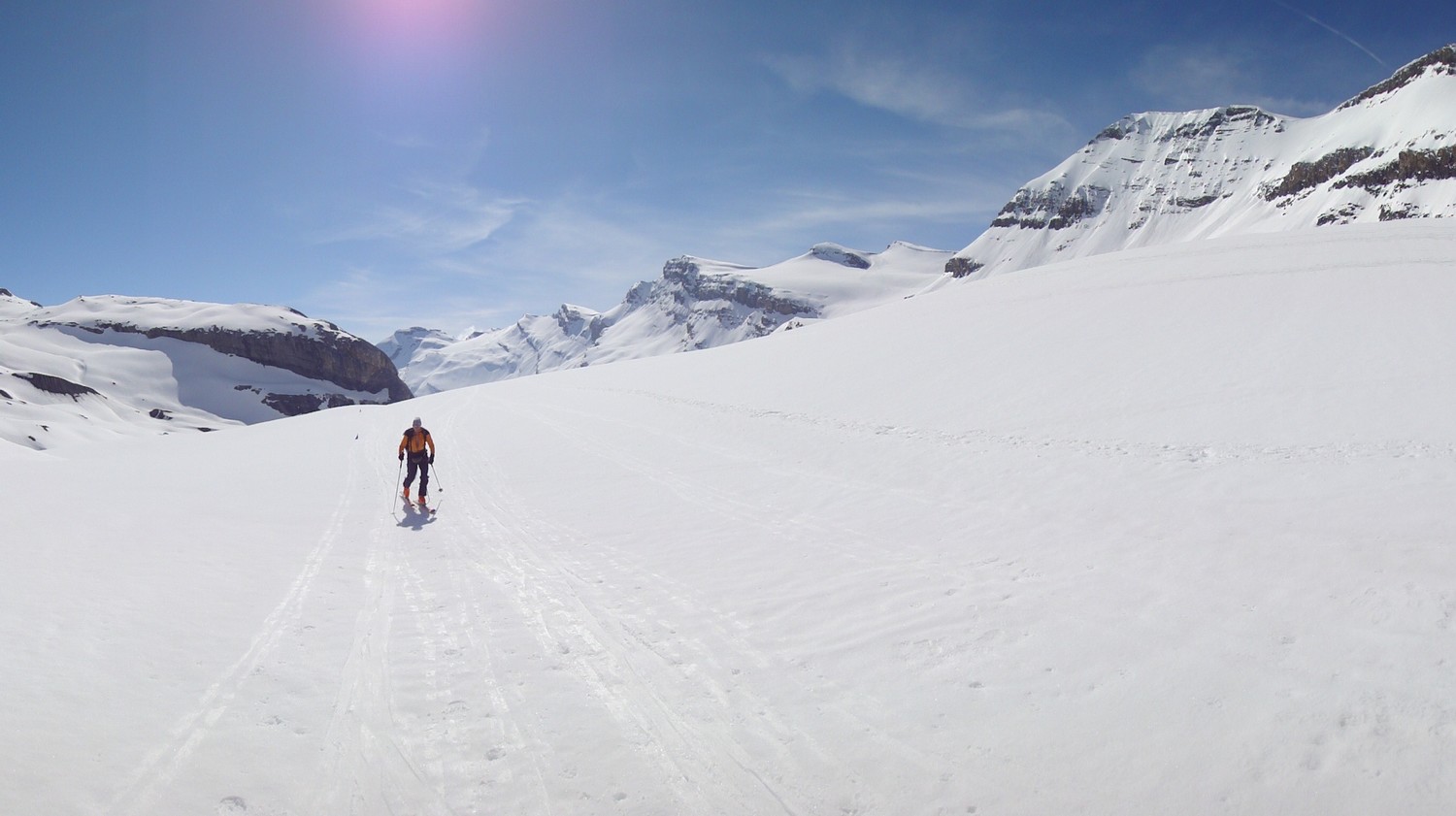 Montée au Wildstrubel, sur fond de Daubenhorn, Schwarzhorn, Rothorn, Schneehorn