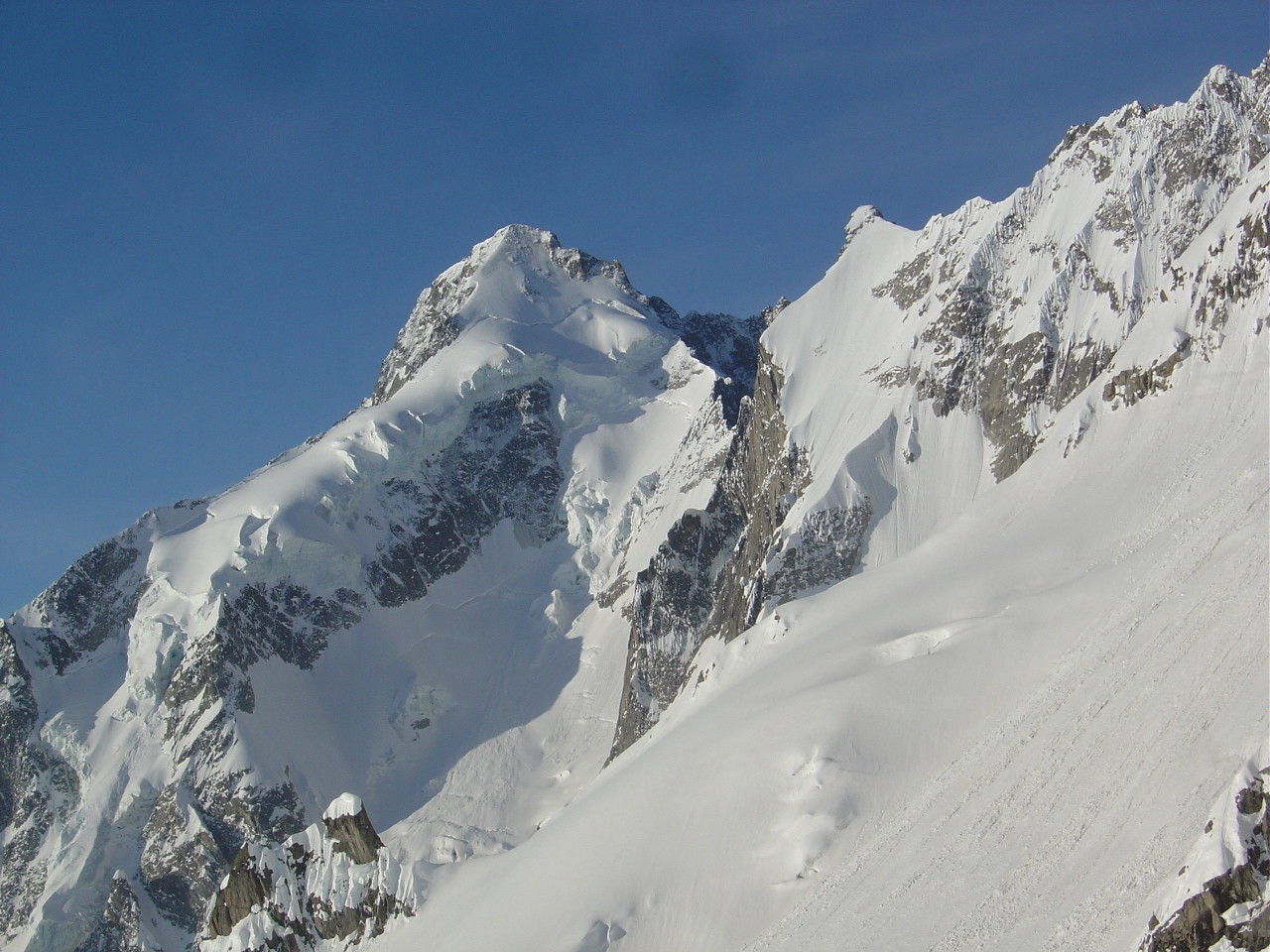 Le Dolent et l'Aiguille de l'Amône.