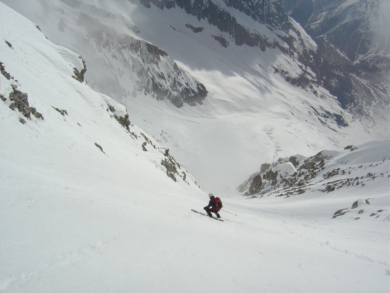 Excellent ski dans le haut du couloir