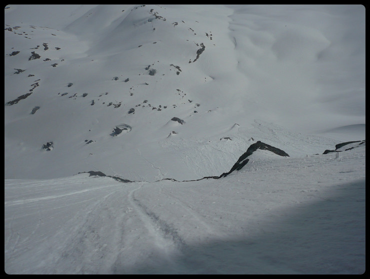 Le bas du couloir, trop plâtré et avec une barre qui ne passe peut-être pas, à moins de la sauter (mais comme il faut remonter... ;))