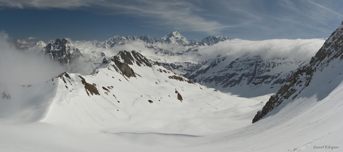 Col de Ban Darray (à gauche) et vallon éponyme