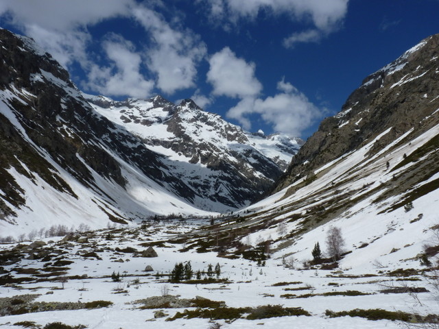 Le vallon des Étançons depuis le replat au dessus de la Bérarde : bientôt, le portage !