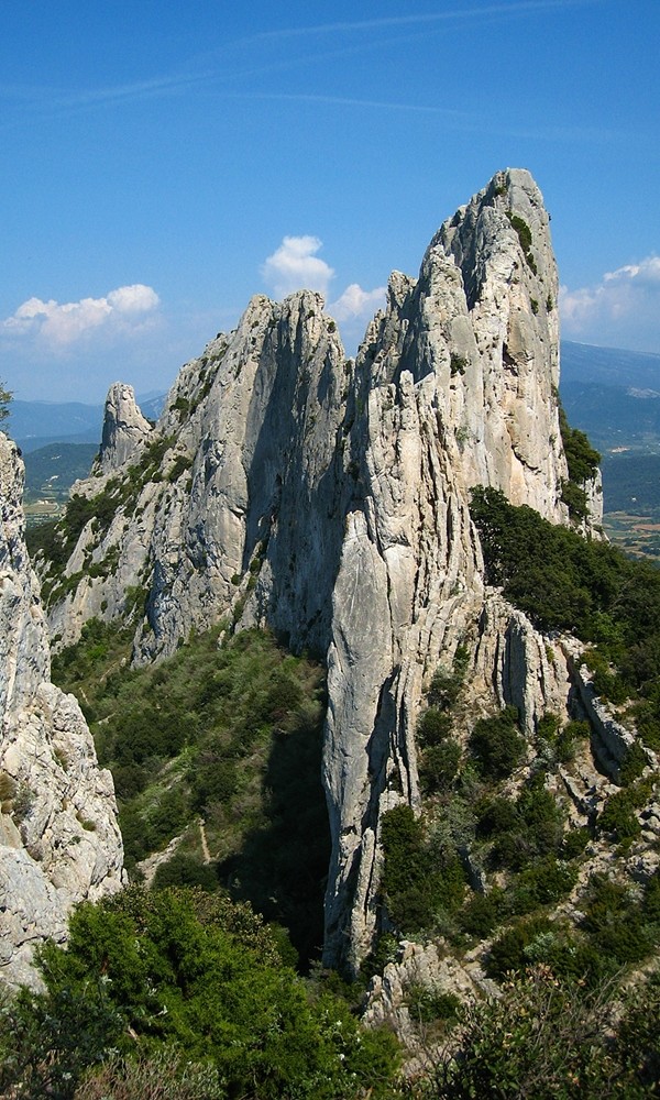 La partie E de la Chaîne de Gigondas au-delà du Col de Pousterle