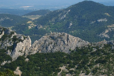 détail de la face N de la Chaîne du Clapis