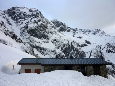 Col de la porte d'Eglise : le refuge de l'Oule Col de la porte d'Eglise : le refuge de l'Oule
