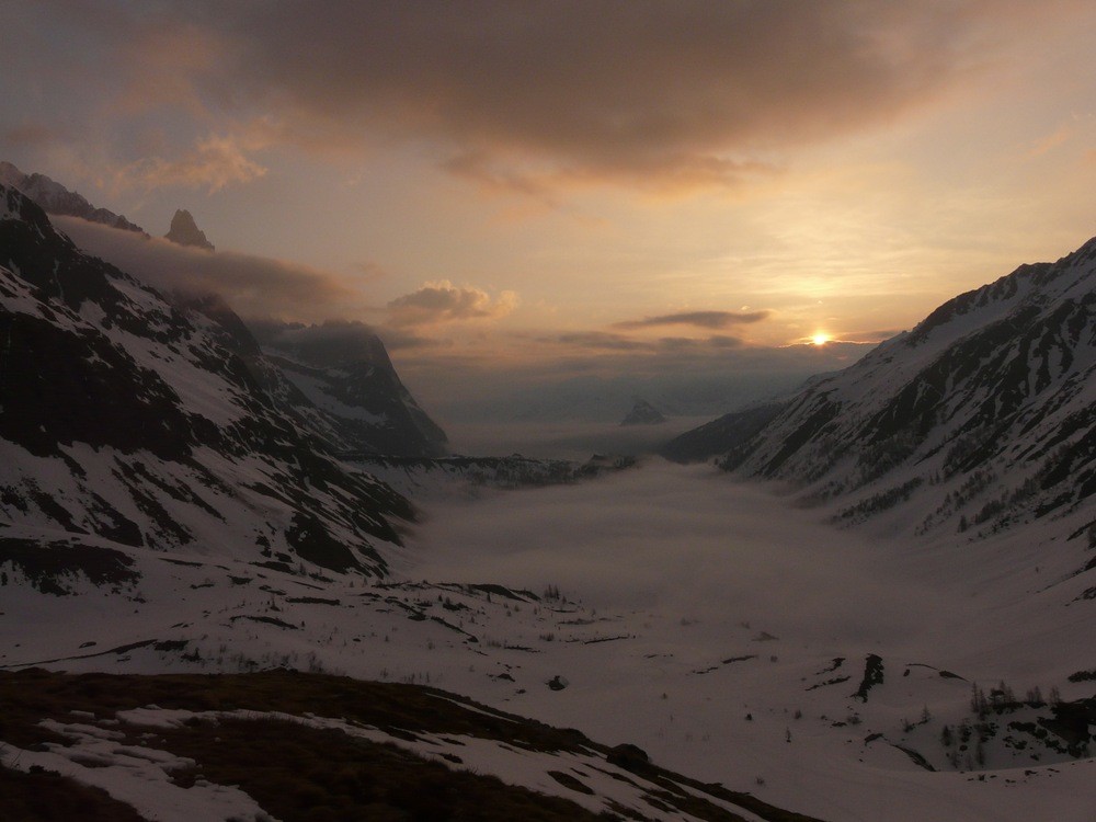Nuages sur le plat du Lac de Combal