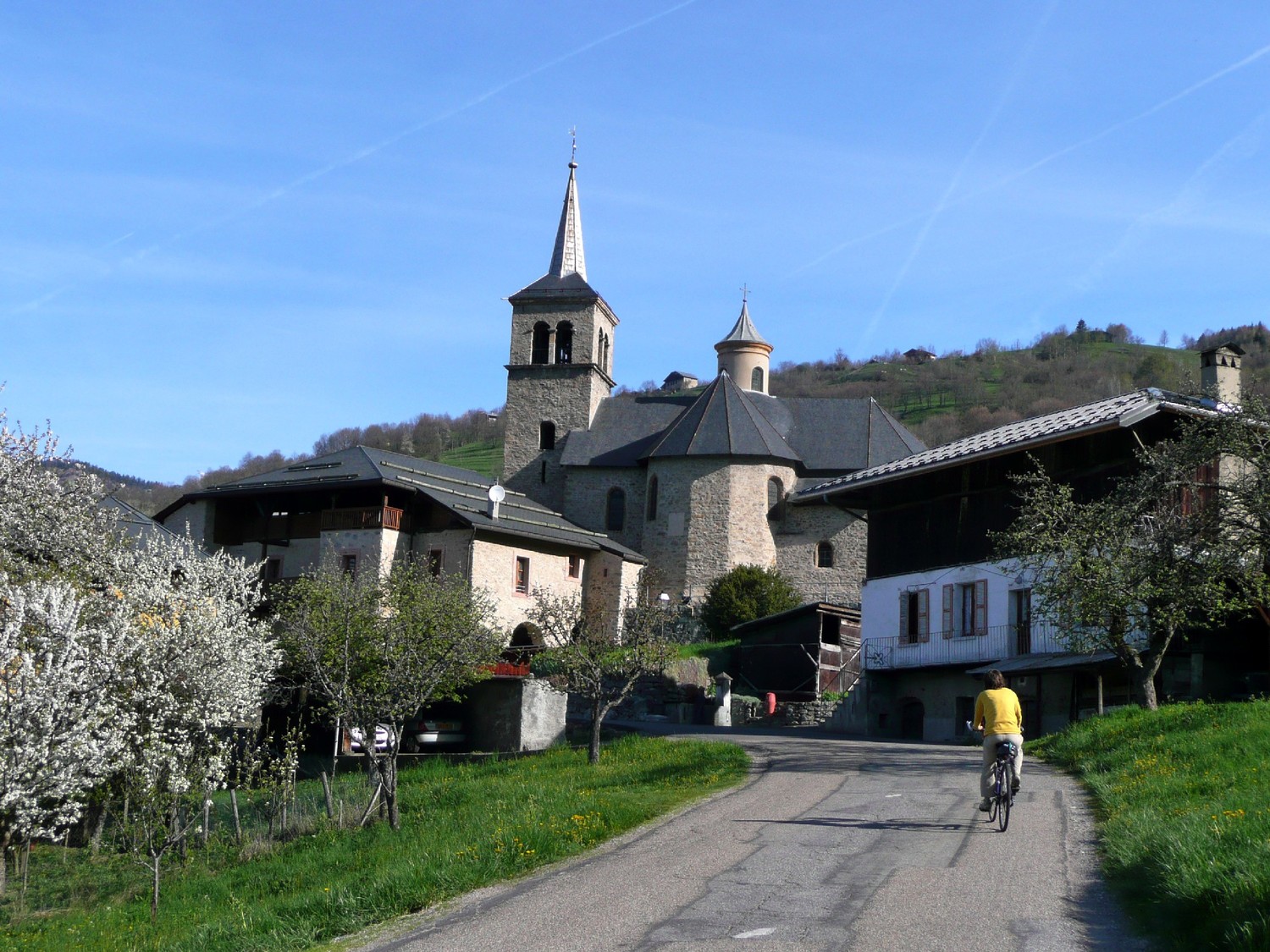De quoi occuper la matinée avant de monter au Plan des Gouilles : boucle de Grand Naves, village de Villargerel