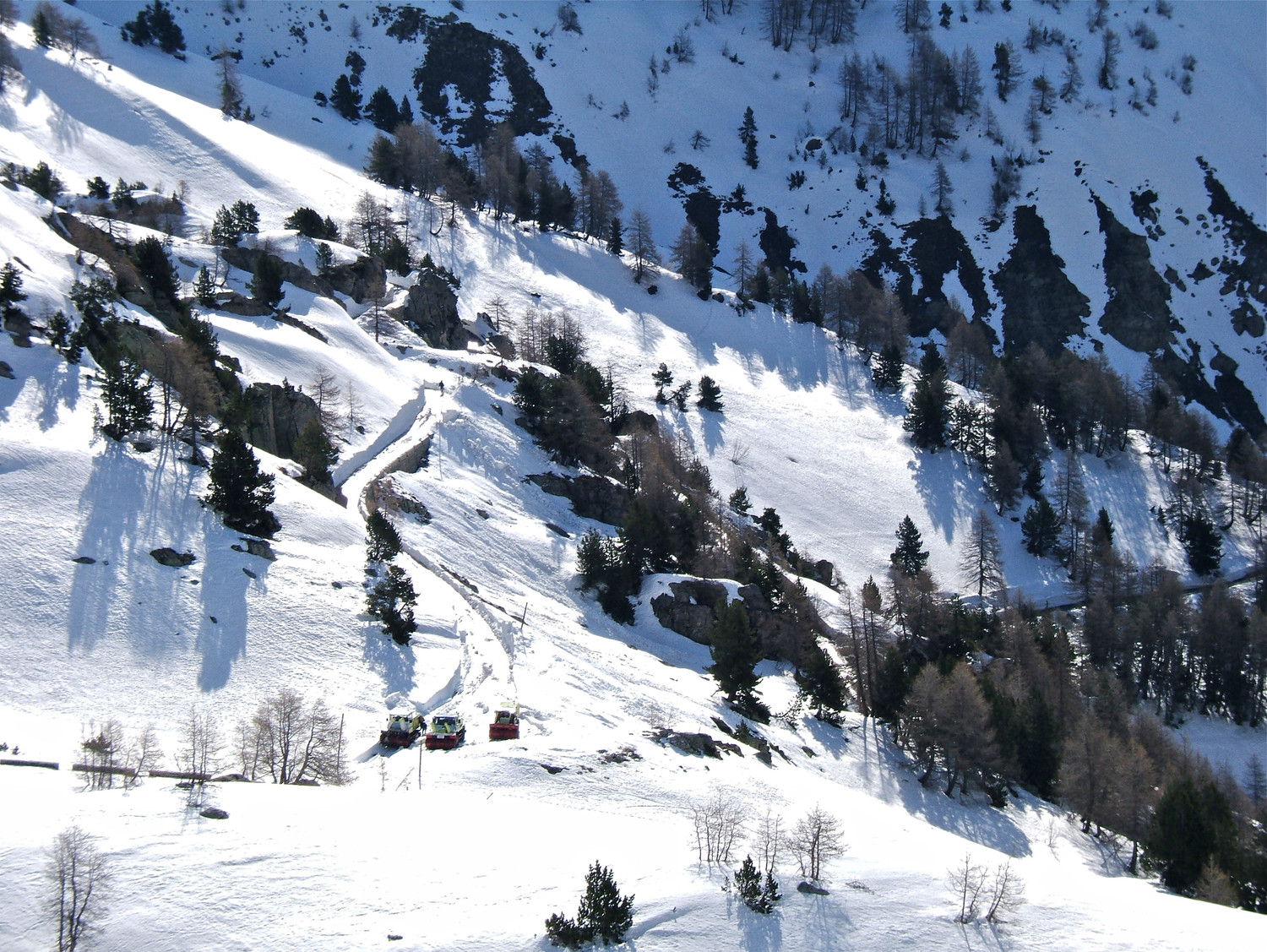 Les Engins de déneigement sous le Col de la Cayolle.
