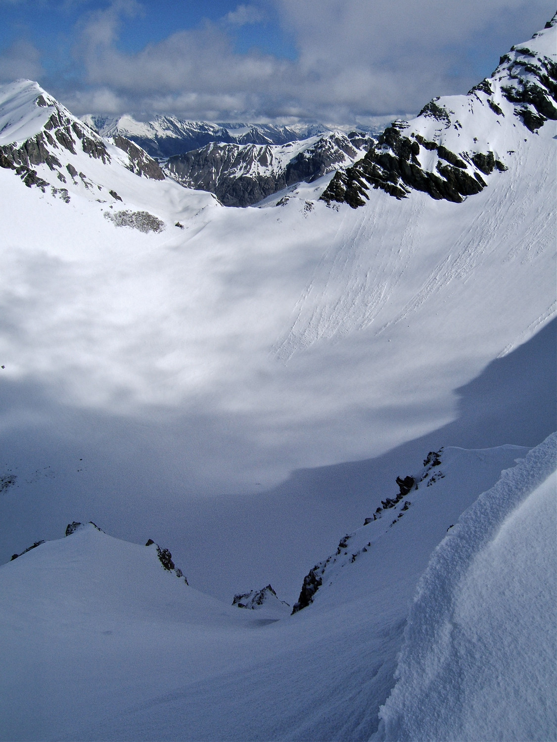 Couloir qui mène au Lac du Trou de l'Aigle, juste en face le Pas de la Grande Barre.