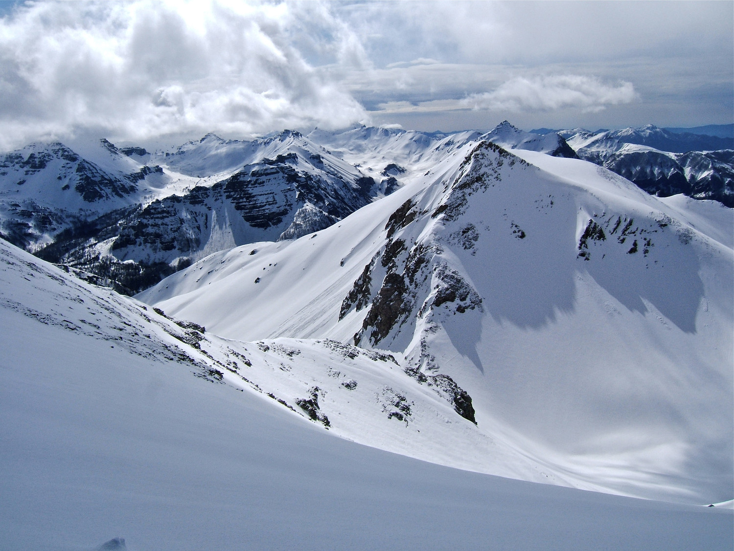 Le Col de la Petite Cayolle vue de la Crête du Trou de l'Aigle.