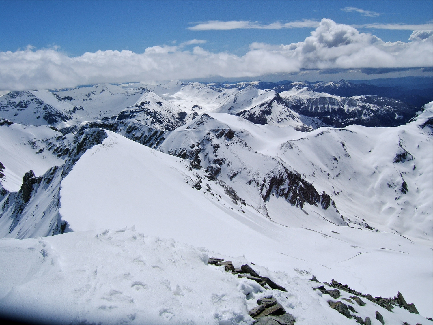 Vers l'itinéraire de montée, les nuages menacent.