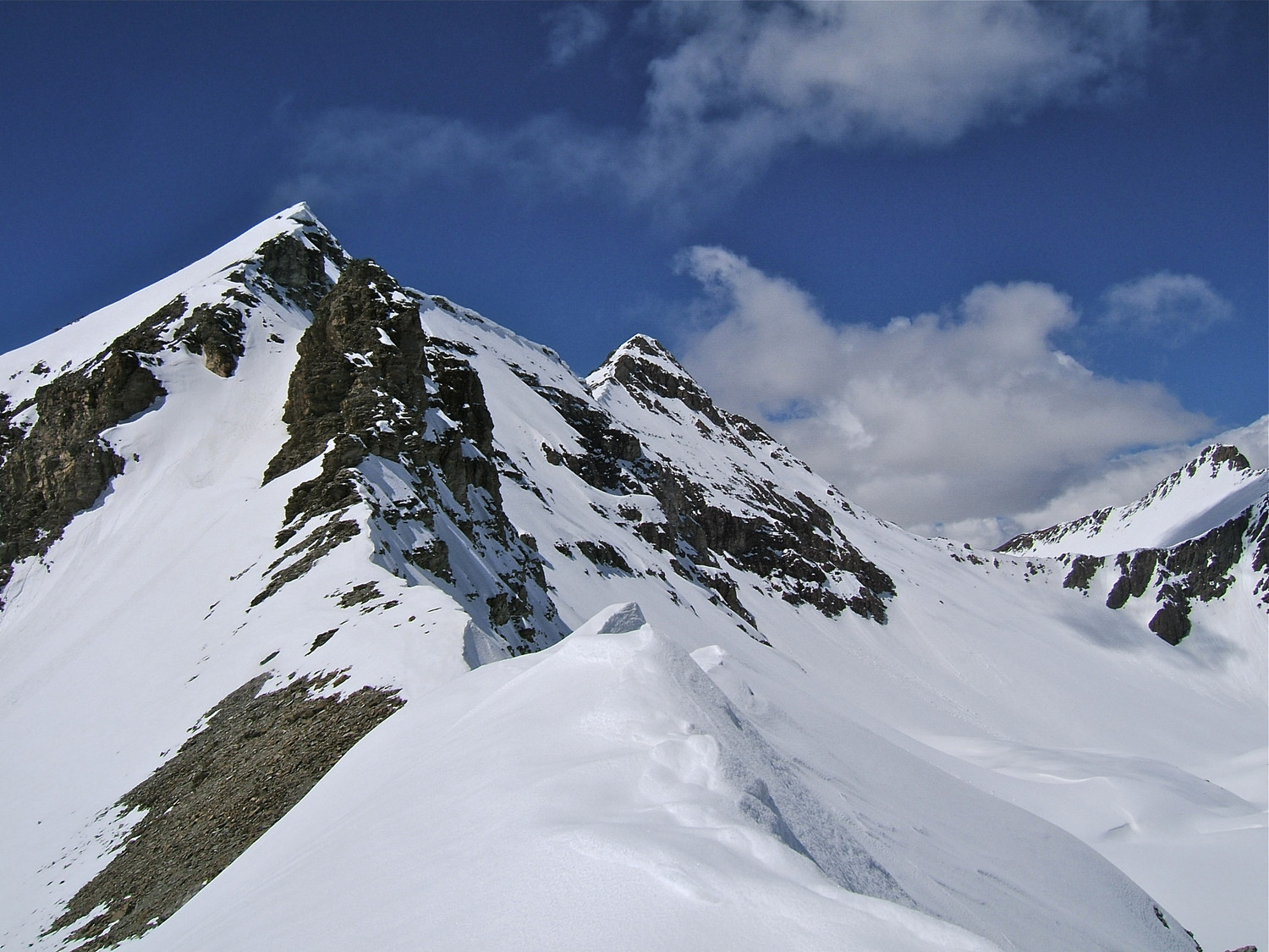 Le Pelat vue du Pas de la Grande Barre.
