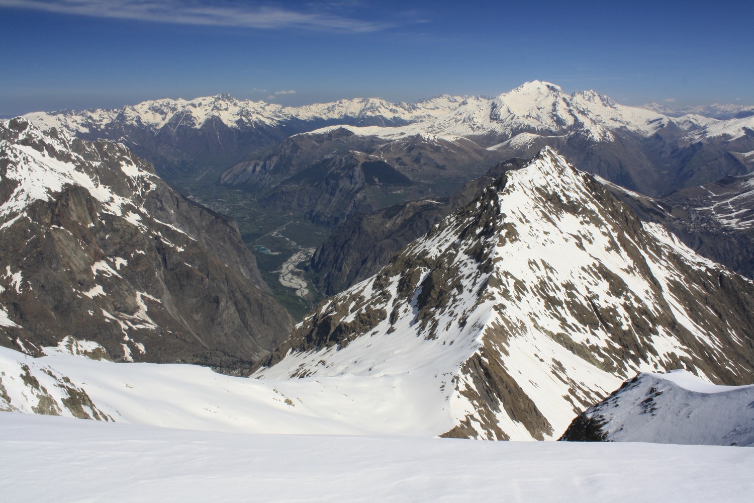 De la Tête de la Muraillette, vers le NW - La plaine de Bourg d'Oisans