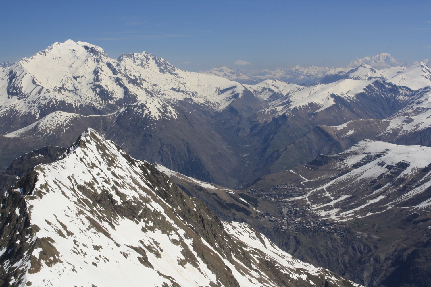 Les Deux Alpes, une ville en montagne...