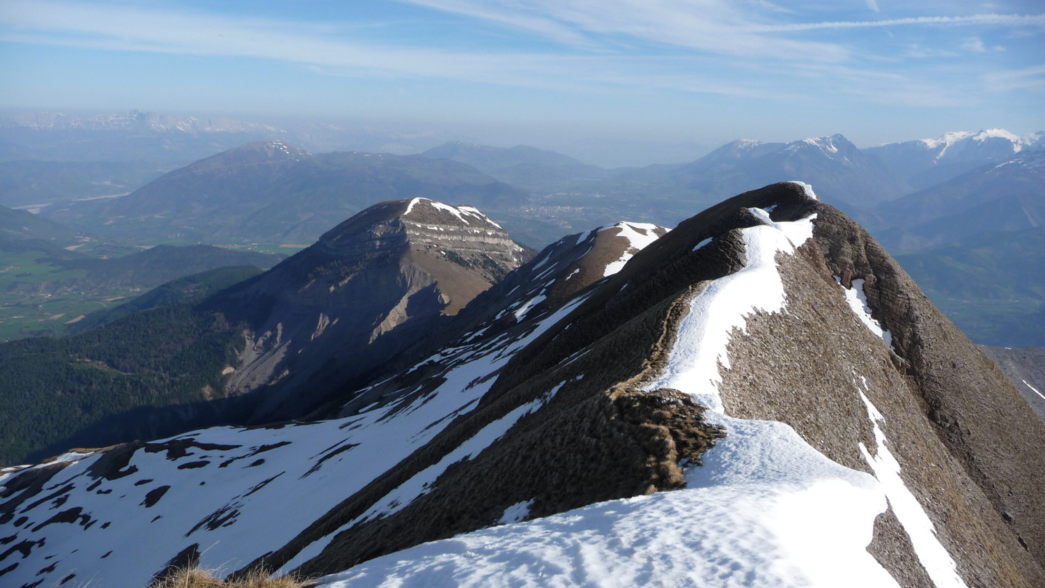 Arête de Rattier : vue sur le Châtel et La Mure