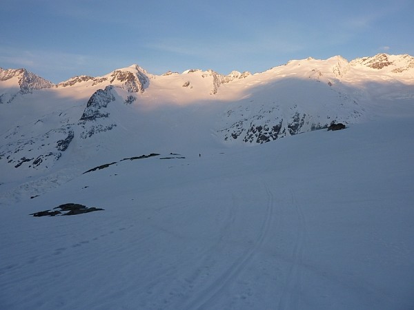 Salendo al Rosenhorn. In discesa sul Gauli gletscher