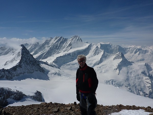 In vetta al Rosenhorn, sullo sfondo lo Sschreckhorn.