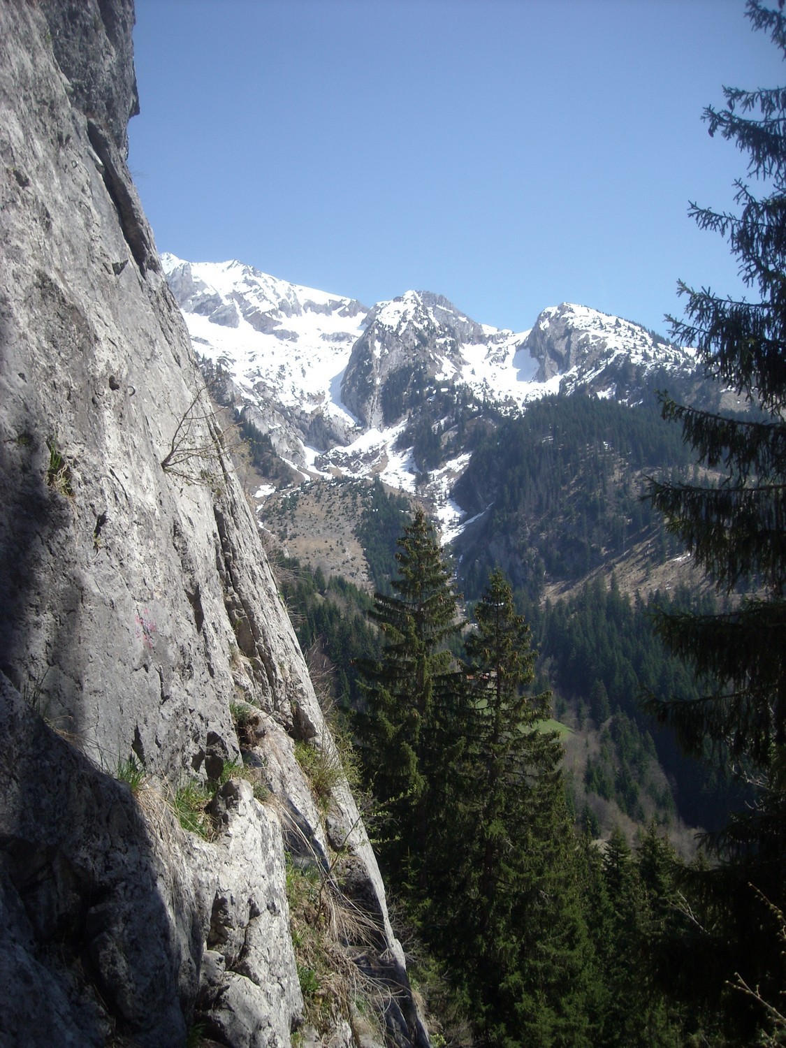 Vue sur les contreforts sud de l'Etale.