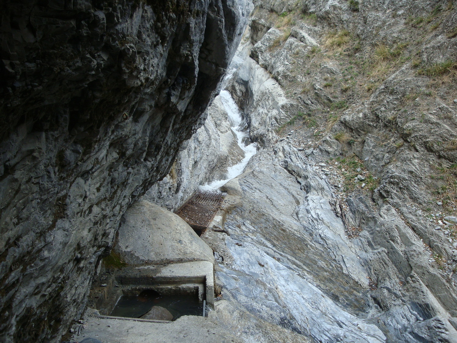 Prise d'eau bisse d'Isières .