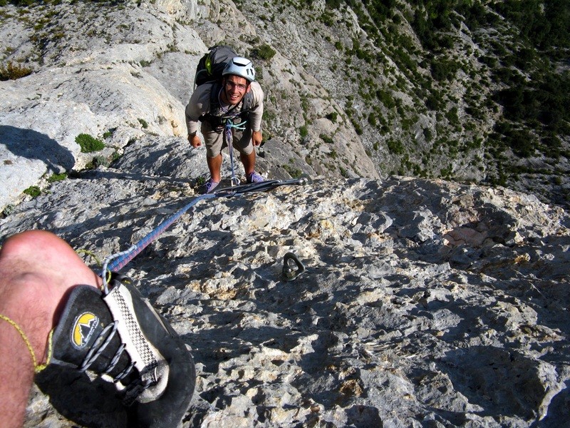 Jérémie arrive au relais de L11, pas mal de gaz sous ses pieds