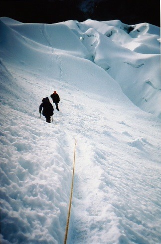 Imja 6189 m, sous le passage clé, neige-glace raide, 150 m