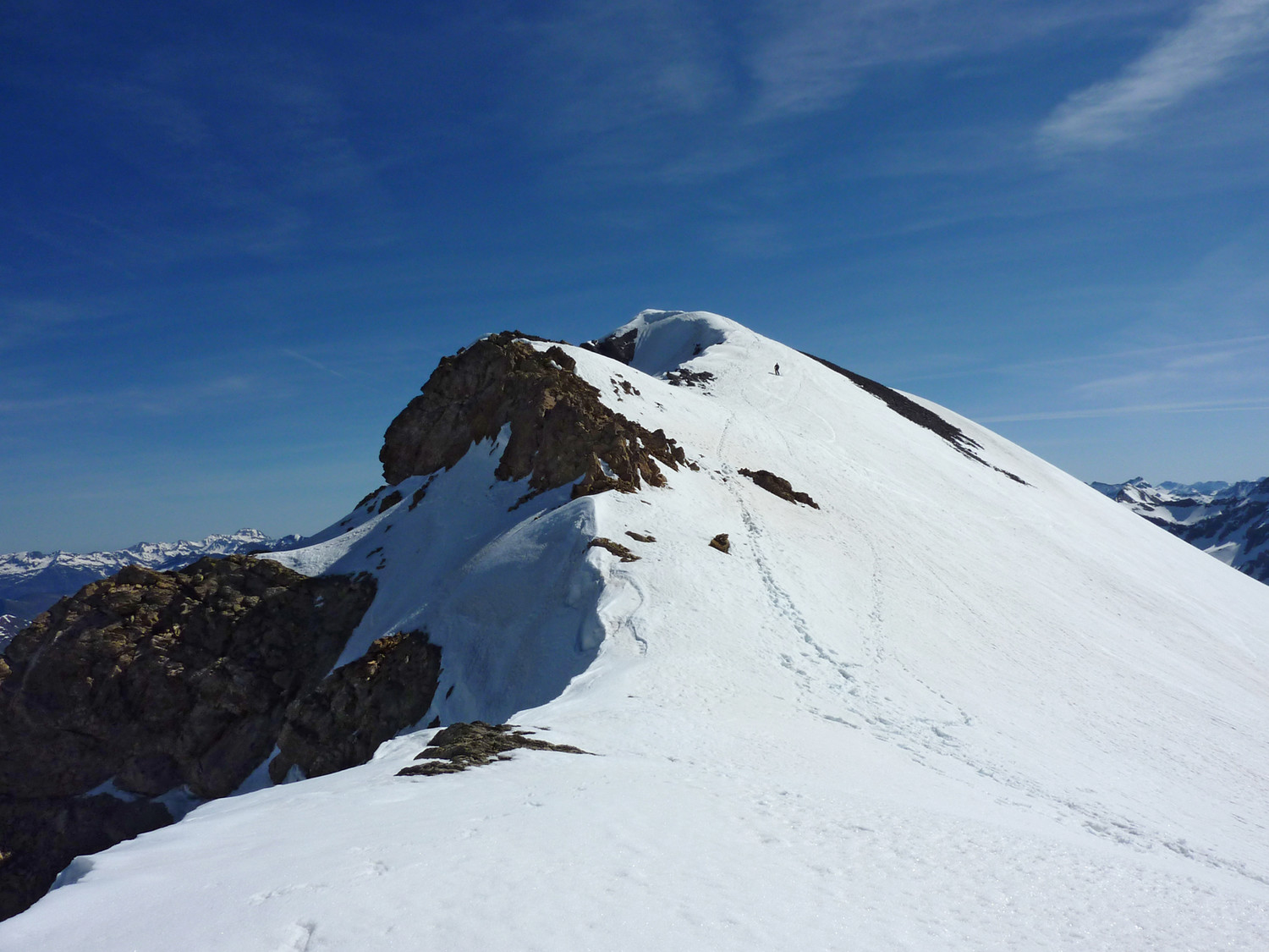 Taillon - Skieur descendant le sommet côté sud