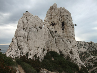 Aiguille de Sormiou : faces N et W Aiguille de Sormiou : faces N et W